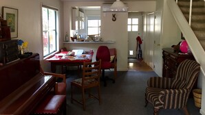 Casa adosada, 3 habitaciones | Servicio de comidas en la habitación