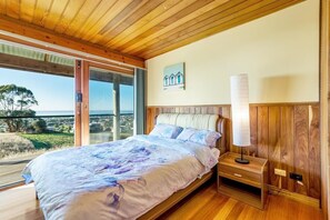 全景雙人房, 1 張標準雙人床, 海景 | 熨斗/熨衣板、免費無線上網、床單