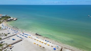 Una playa cerca
