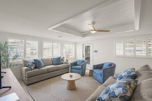 Fernseher, Tischtennisplatte