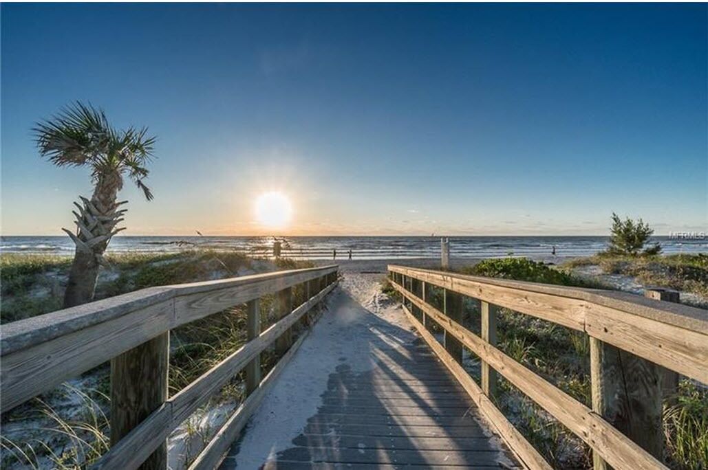 In Strandnähe, Liegestühle, Strandtücher