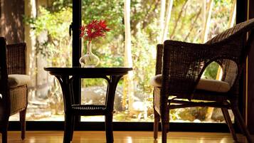 Kamar bergaya Jepang | Brankas, Wi-Fi gratis, dan seprai linen