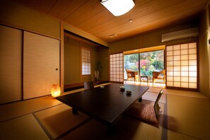 Flat-screen TV - Kogane Sansou (Nakatsu)