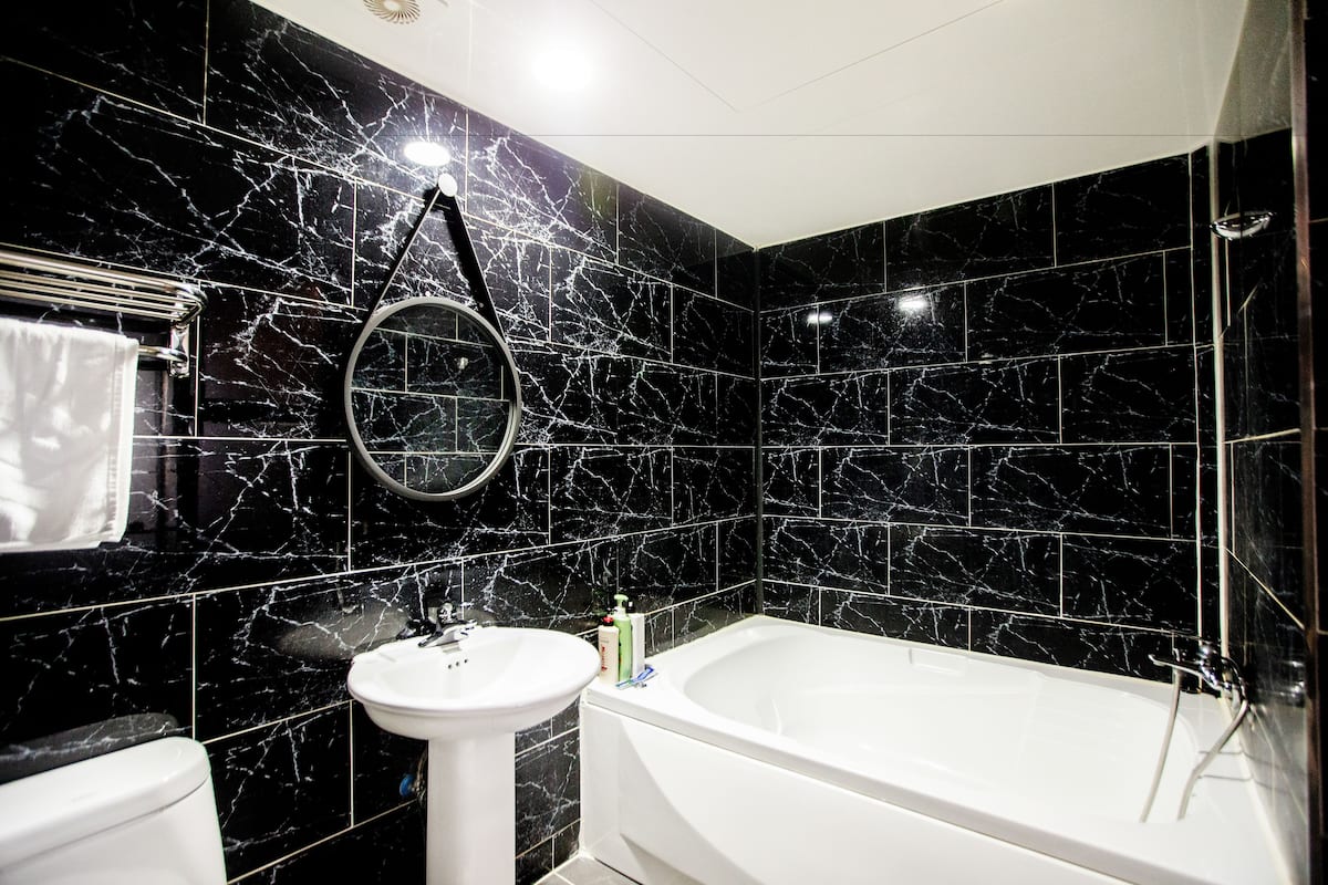 deluxe room, 1 double bed (a) | 1 bedroom, individually decorated, free wifi