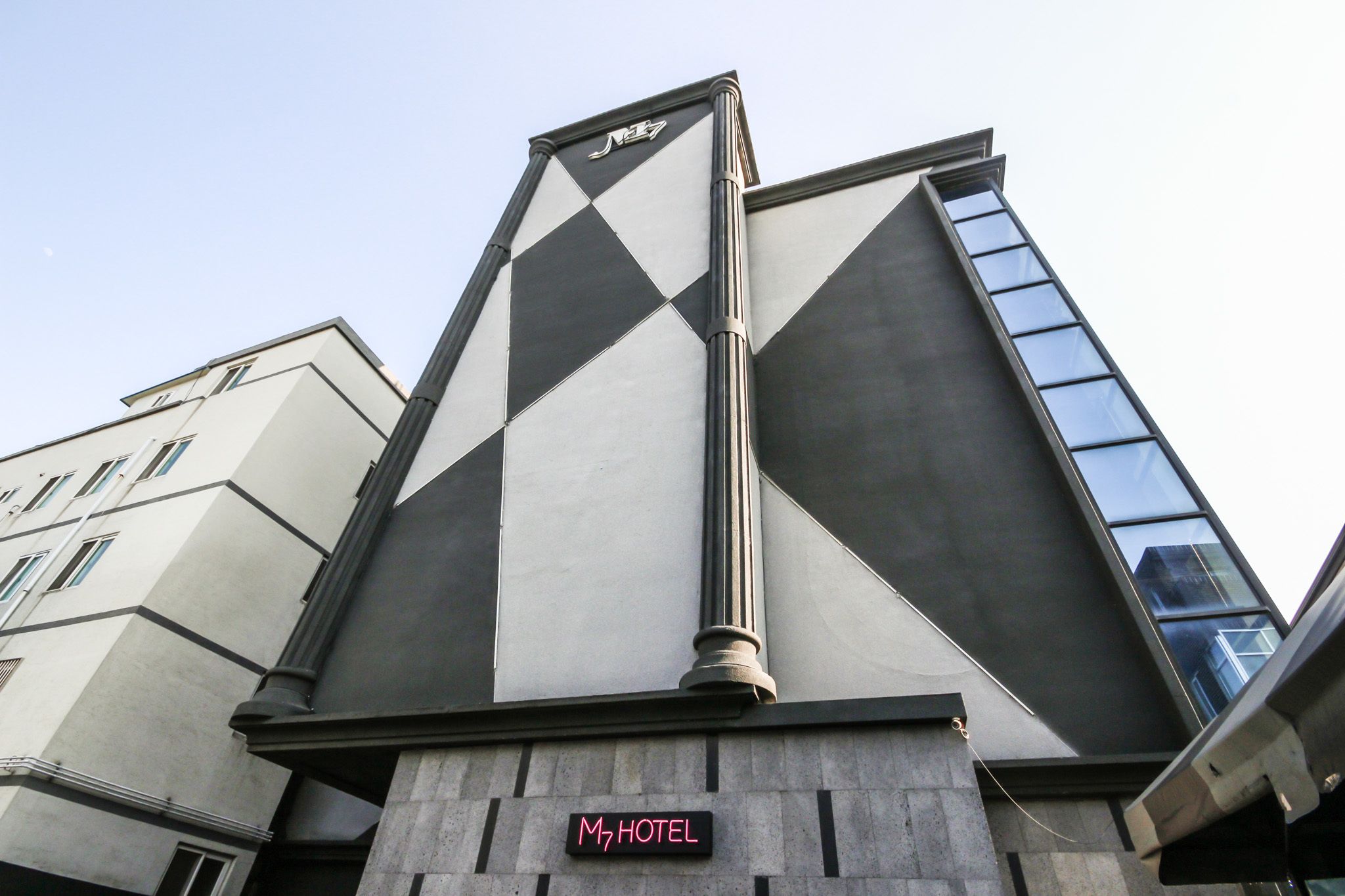 숙박 시설 입구