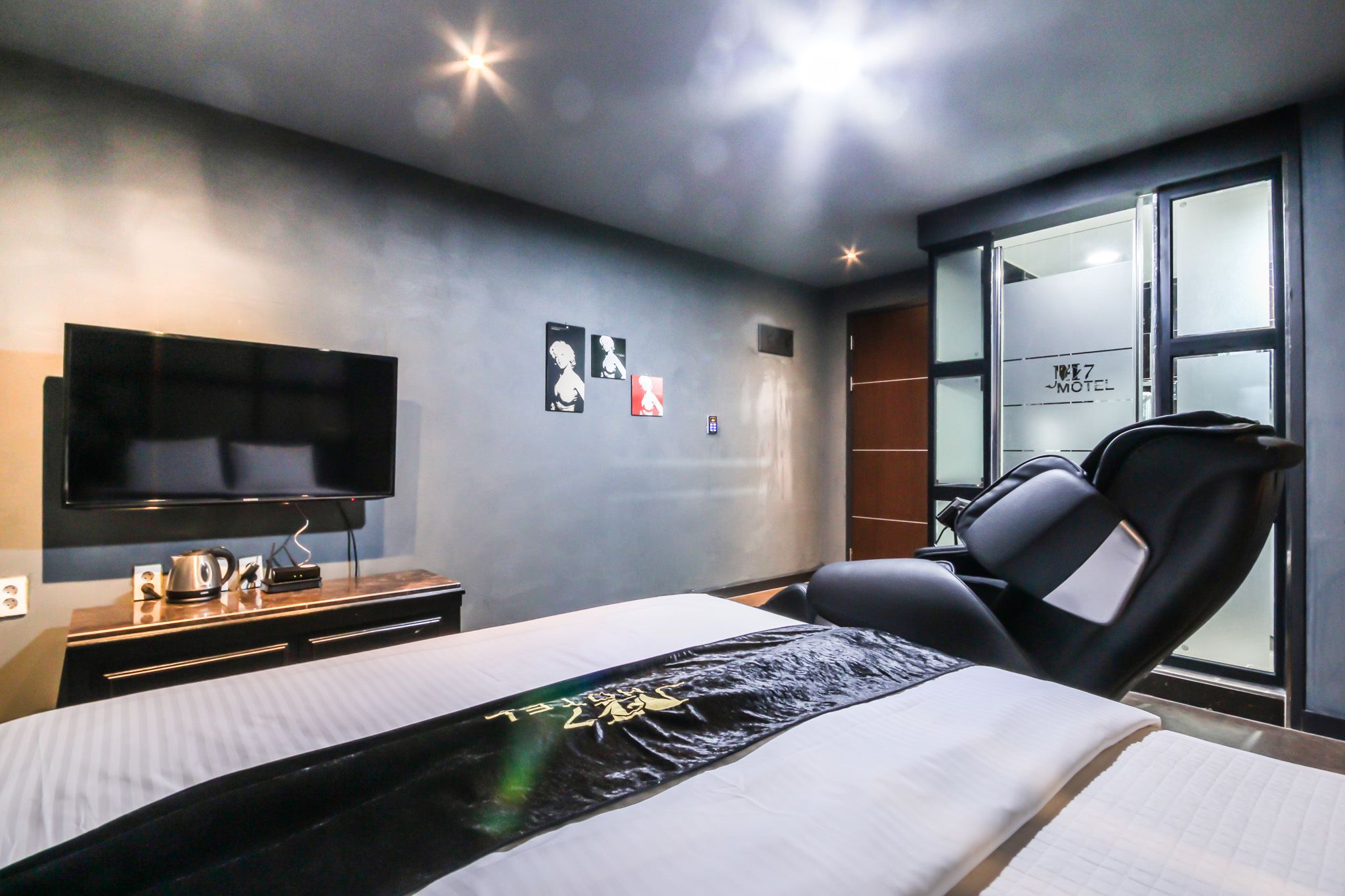 deluxe room, 1 double bed (a) | 1 bedroom, individually decorated, free wifi