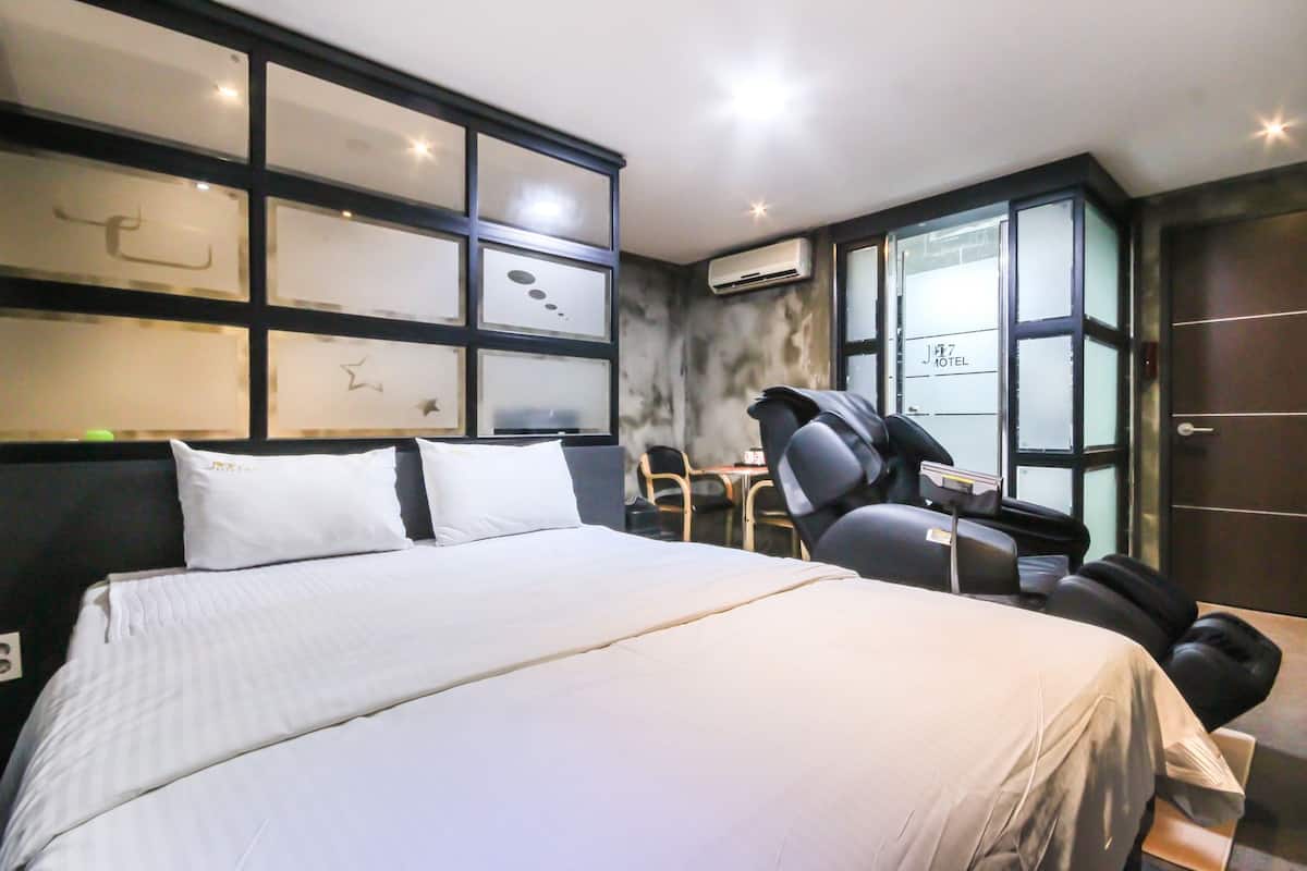 1 bedroom, individually decorated, free wifi