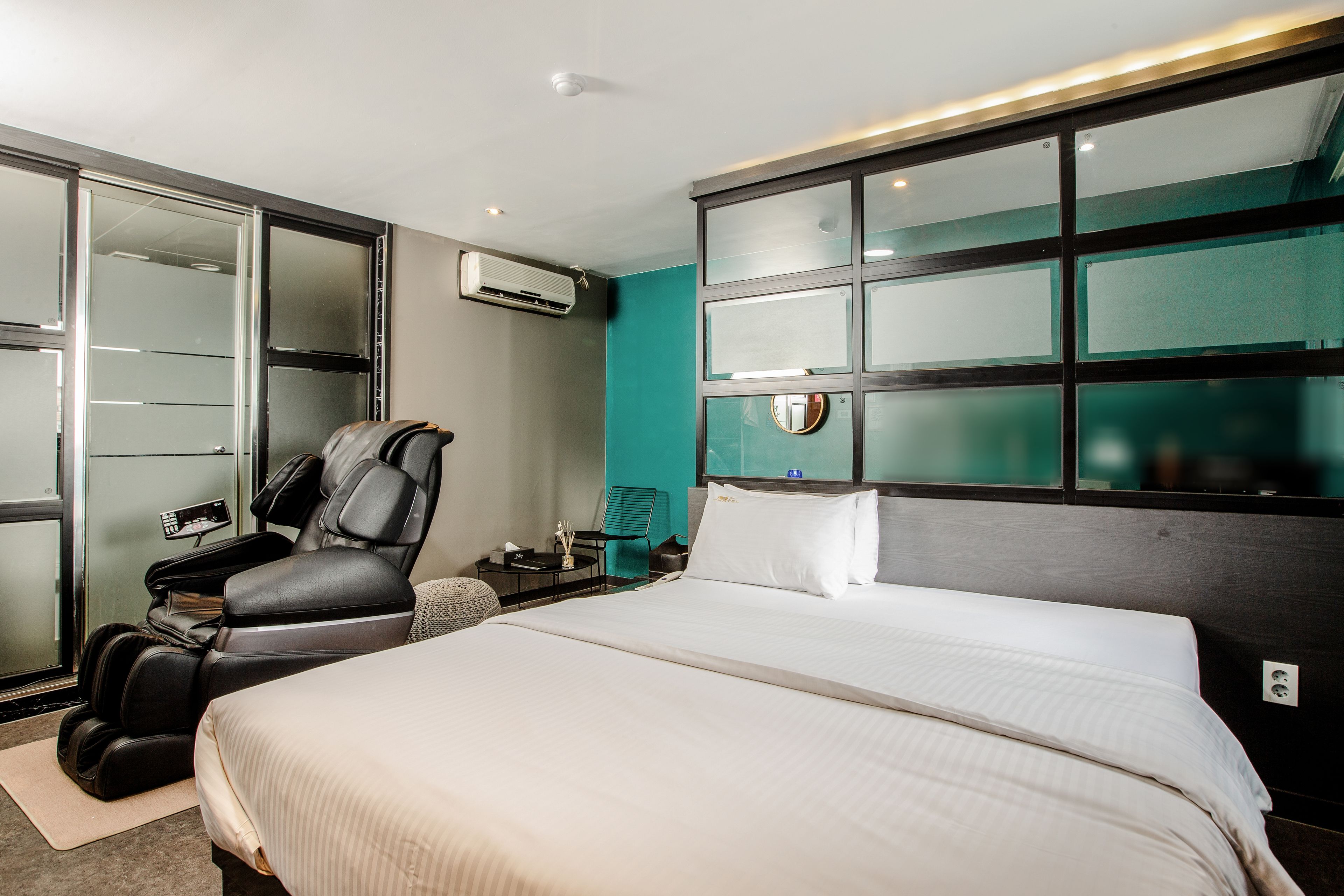 deluxe room, 1 double bed (a) | 1 bedroom, individually decorated, free wifi