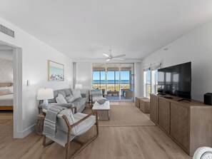 テレビ、DVD プレーヤー