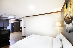 Suite Double - Certified Korea Tourism Quality Break (Breakfast is not available on Mondays) | In-room safe, individually decorated, desk, laptop workspace - Bolton Hotel (Gwangju)
