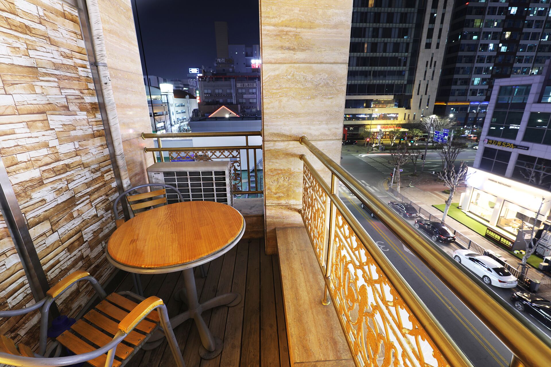 superior twin with balcony-certified korea tourism quality break(breakfast not available on mondays) | terrace/patio