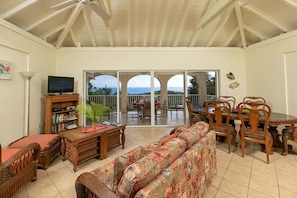 TV, libri, impianto stereo