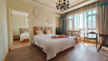 Elite Twin Room | Minibar, desk, blackout drapes, free WiFi