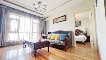 Comfort Theme Suite | Minibar, escritorio, cortinas blackout y wifi gratis
