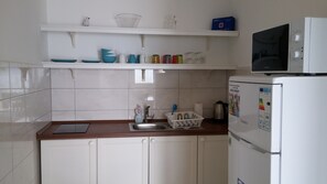 Fridge, microwave, stovetop, coffee/tea maker