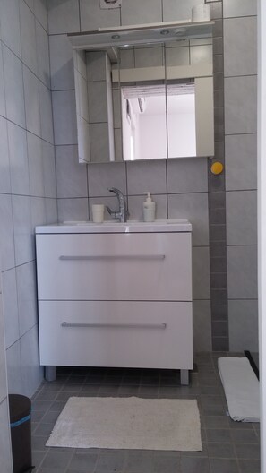 Hair dryer, towels - Villa Allegra in Lovran, Economy Apartment 103, Private terrace-Sea view (Lovran)