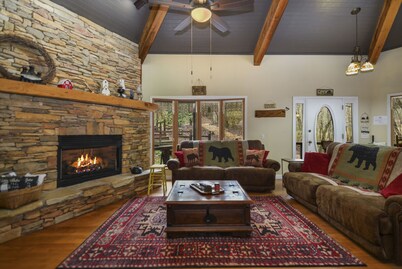 CREEKSIDE‼️Near Orchard, Rivers, Vineyard, Hiking, Town 3KINGS-SleepsTEN Small🐕‍🦺