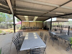 BBQ/picnic area - Longreach Outback Adventures (Longreach)