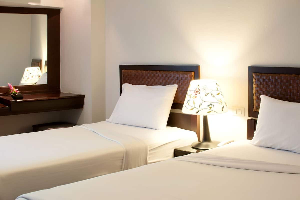 Minibar, desk, blackout curtains, free WiFi