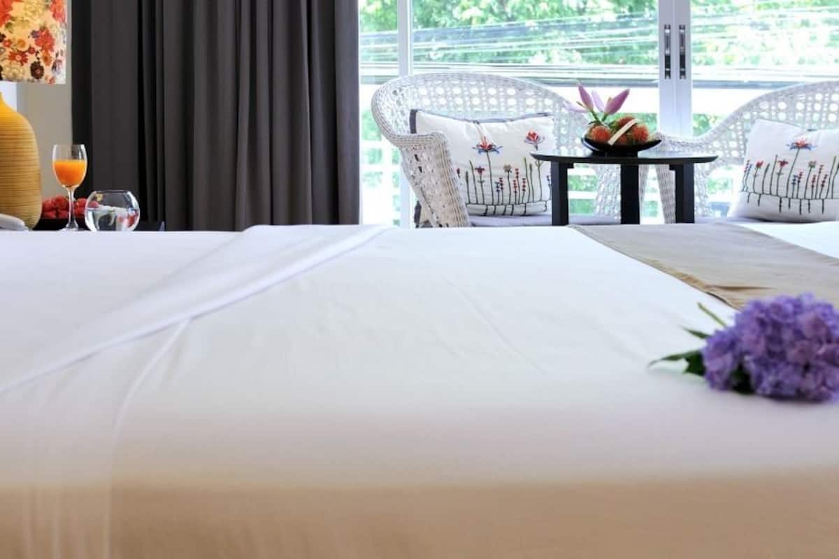 deluxe room | minibar, desk, blackout curtains, free wifi