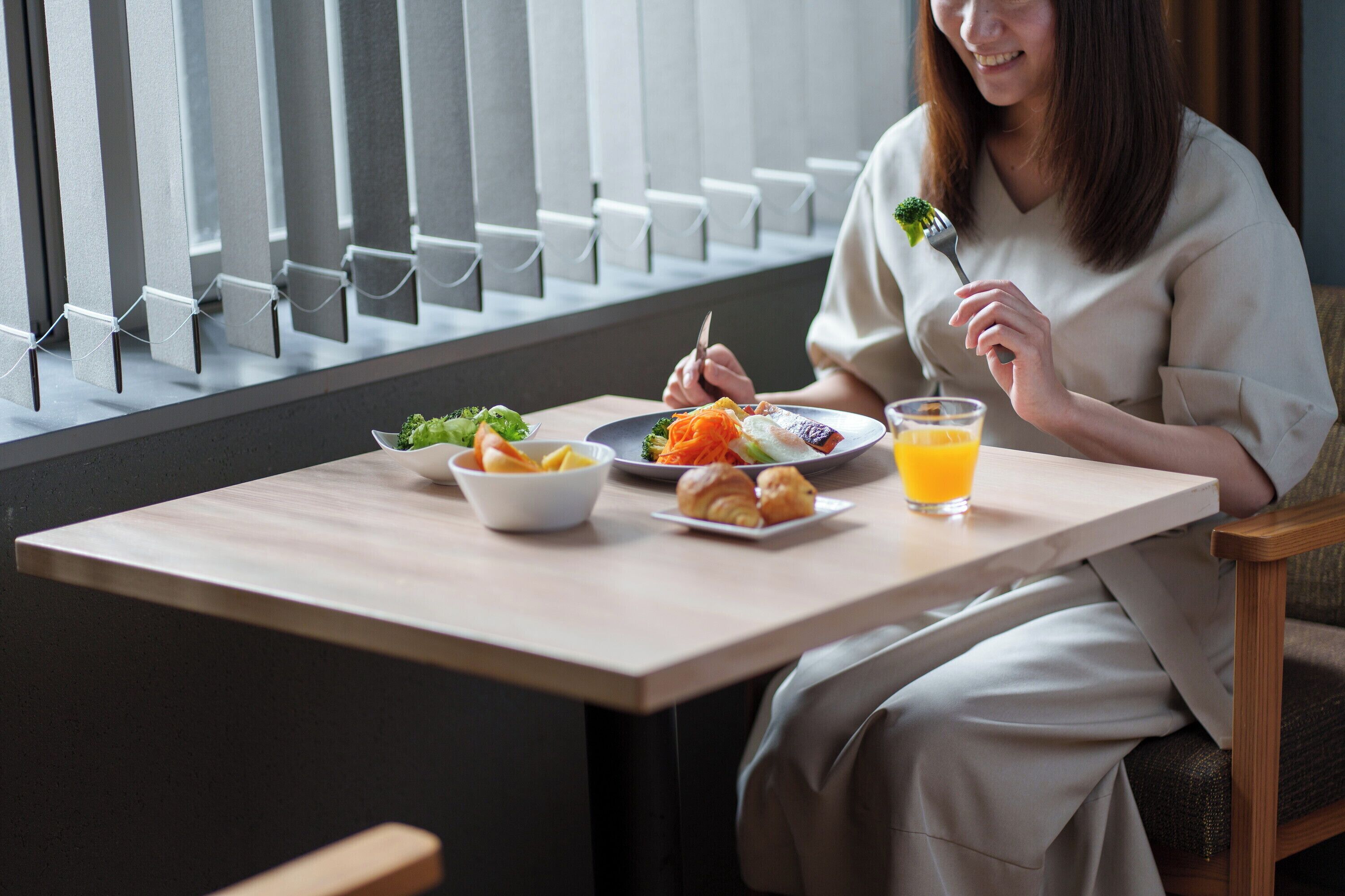 daily buffet breakfast (jpy 2420 per person)