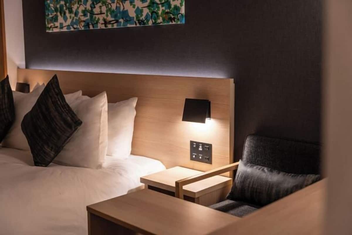 In-room safe, desk, soundproofing, iron/ironing board