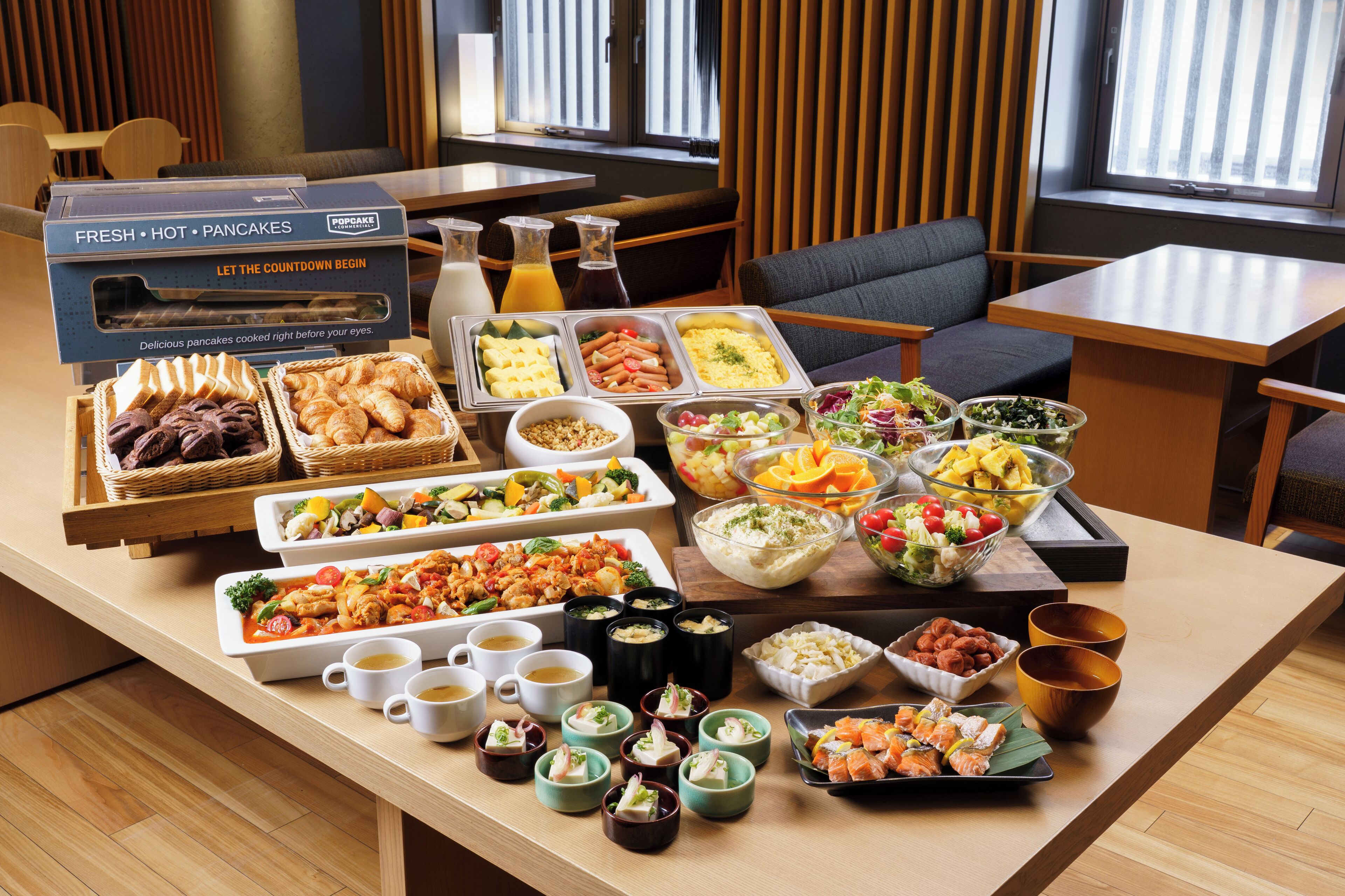 每日供应自助式早餐（每人 JPY 2420）