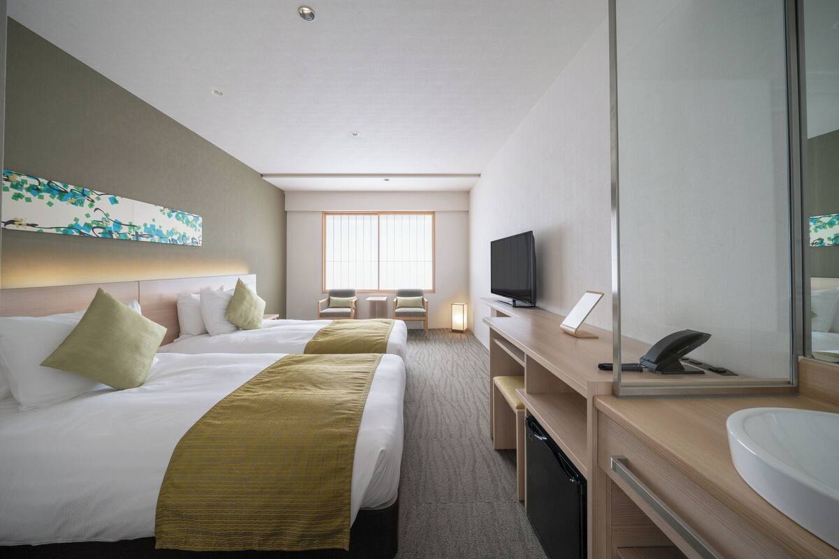 Kamar Twin Superior | Brankas, meja kerja, tirai kedap cahaya, dan setrika/meja setrika