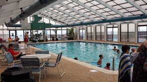 Een verwarmd zwembad