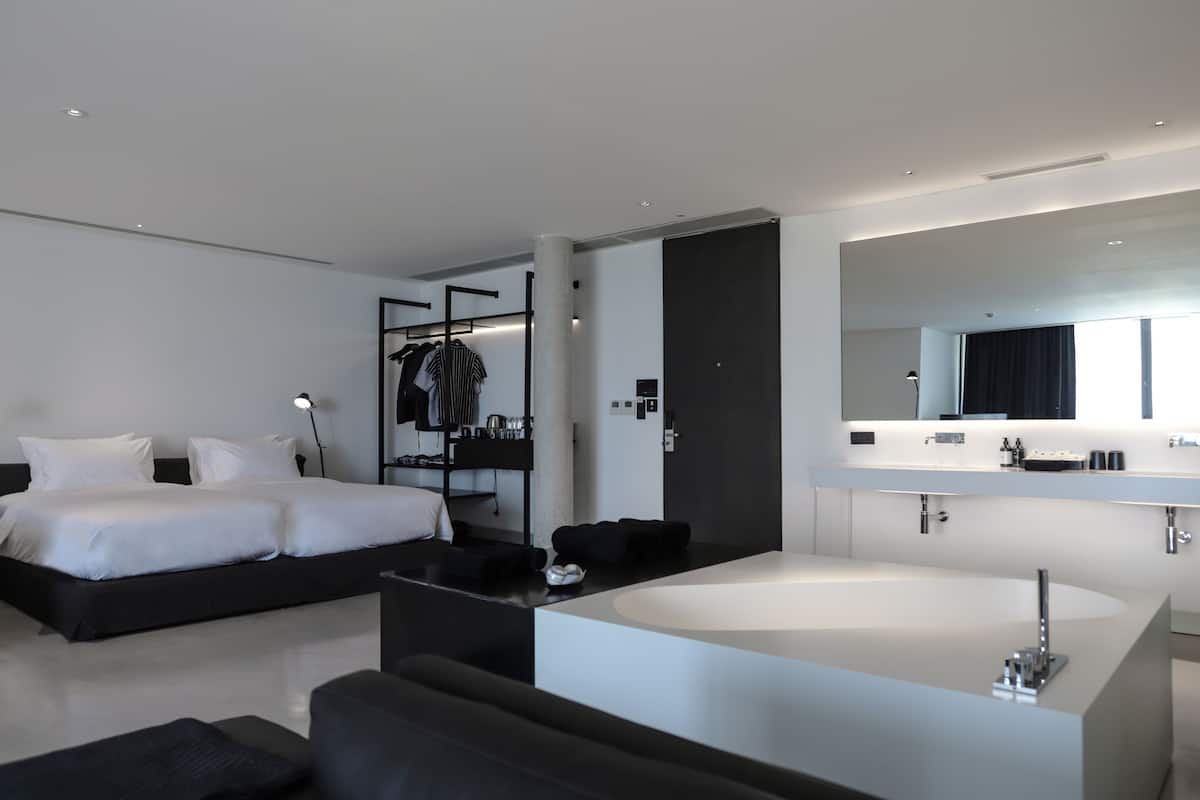 Minibar, in-room safe, blackout curtains, free WiFi