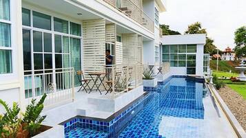 Outdoor pool, open 7 AM to 9 PM, pool loungers