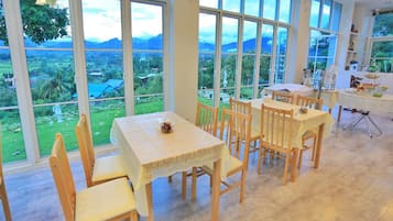 Colazione a buffet, servita tutte le mattine (100 THB a persona)