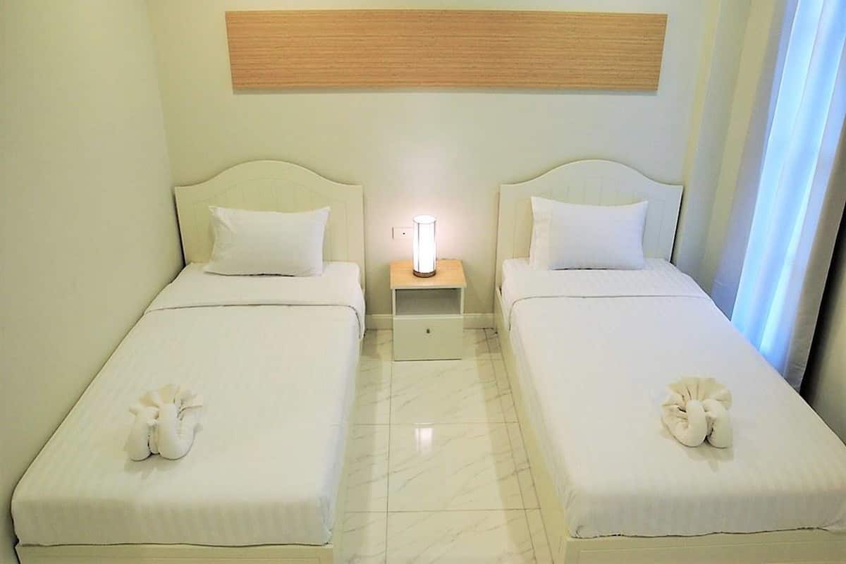 Chambre supérieure avec lits jumeaux | Rideaux d’obscurcissement, accès au Wi-Fi (inclus)