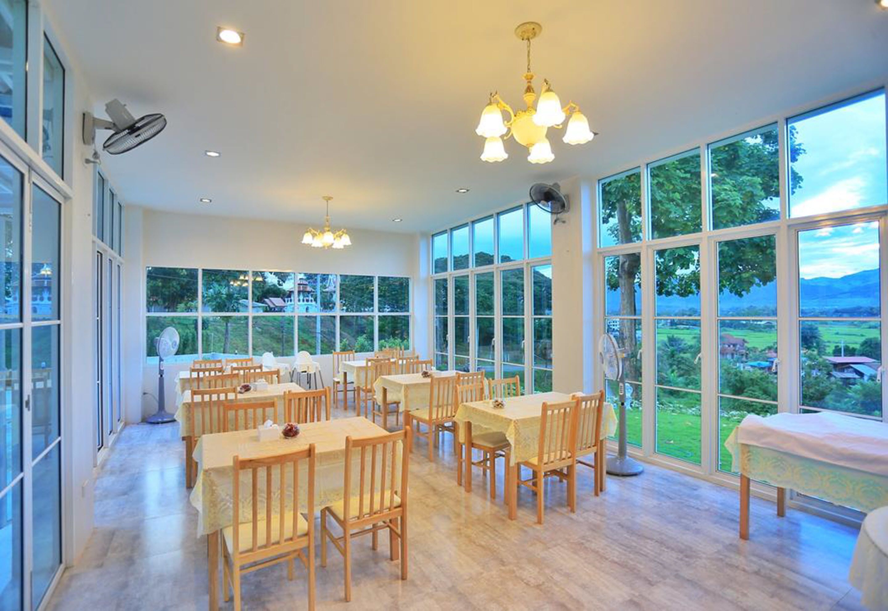 daily buffet breakfast (thb 100 per person)