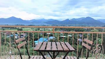 Suite with Mountain View | Ban công