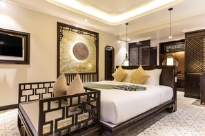 Minibar, in-room safe, desk, laptop workspace - Laluna Hoi An RiverSide Hotel & Spa (Da Nang)