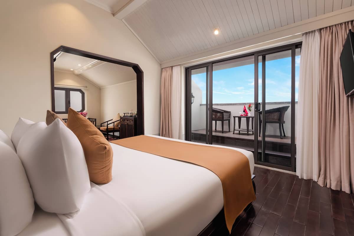 Suite, Balcony, River View | 2 bedrooms, minibar, in-room safe, desk