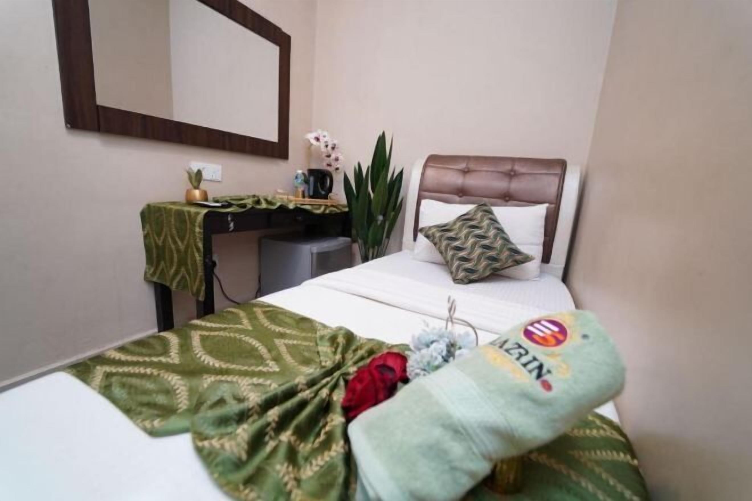 Meja kerja, setrika/meja setrika, dan Wi-Fi gratis