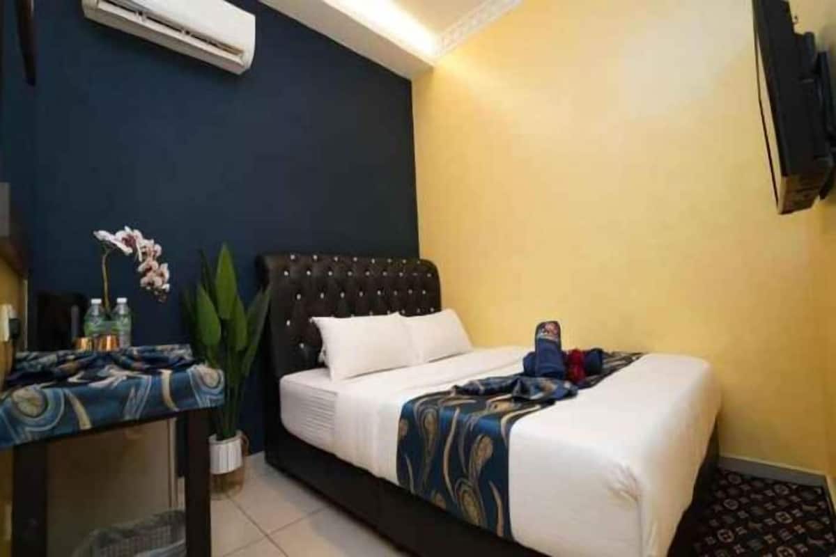 Desk, iron/ironing board, free WiFi