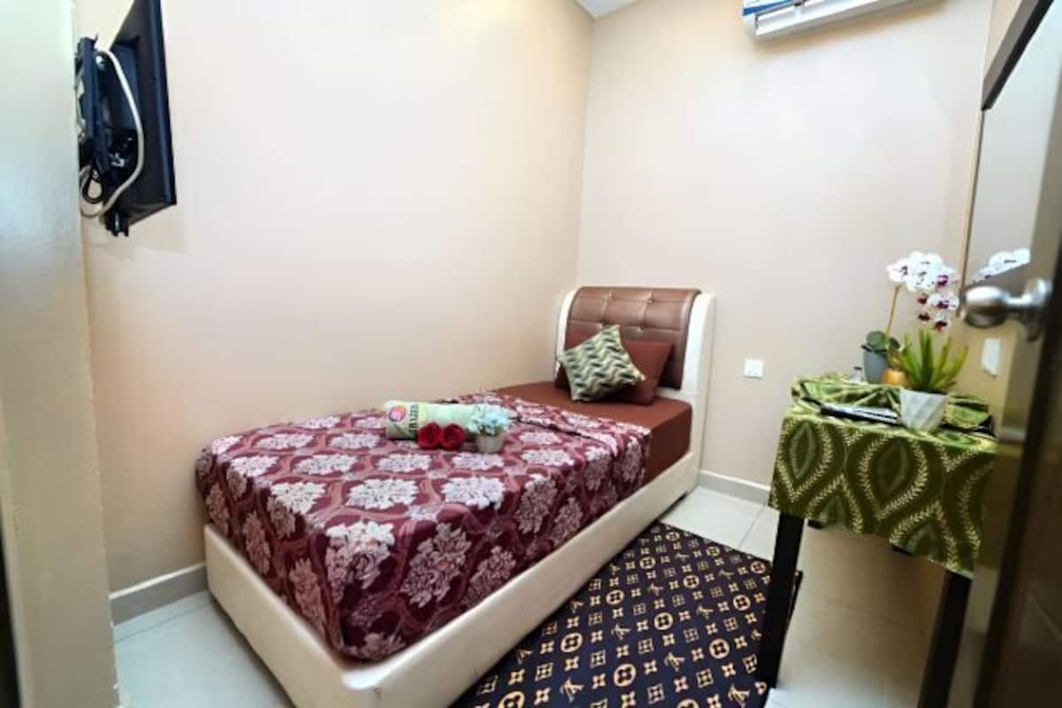 Desk, iron/ironing board, free WiFi