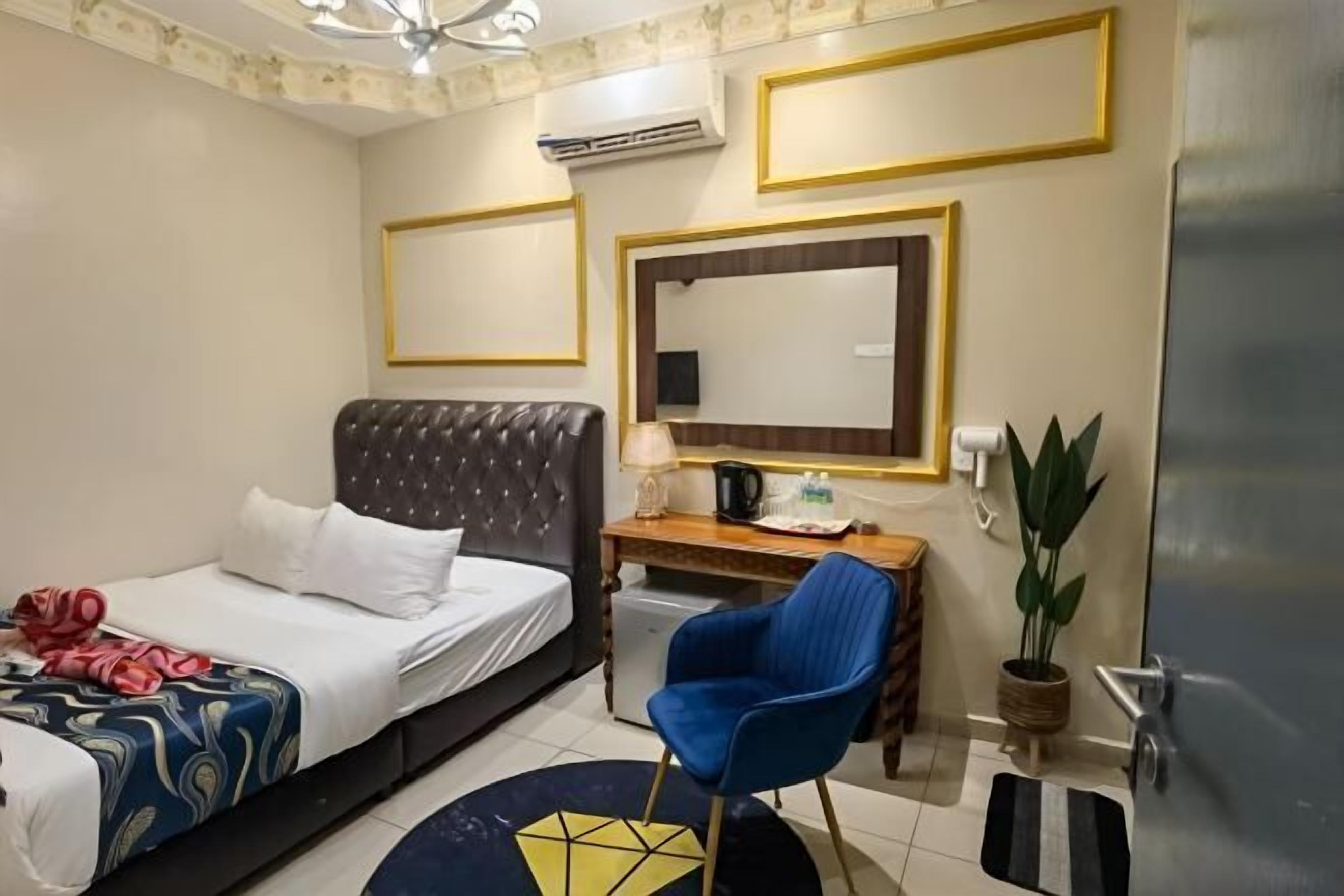 Meja, seterika/papan seterika, Wi-fi percuma 