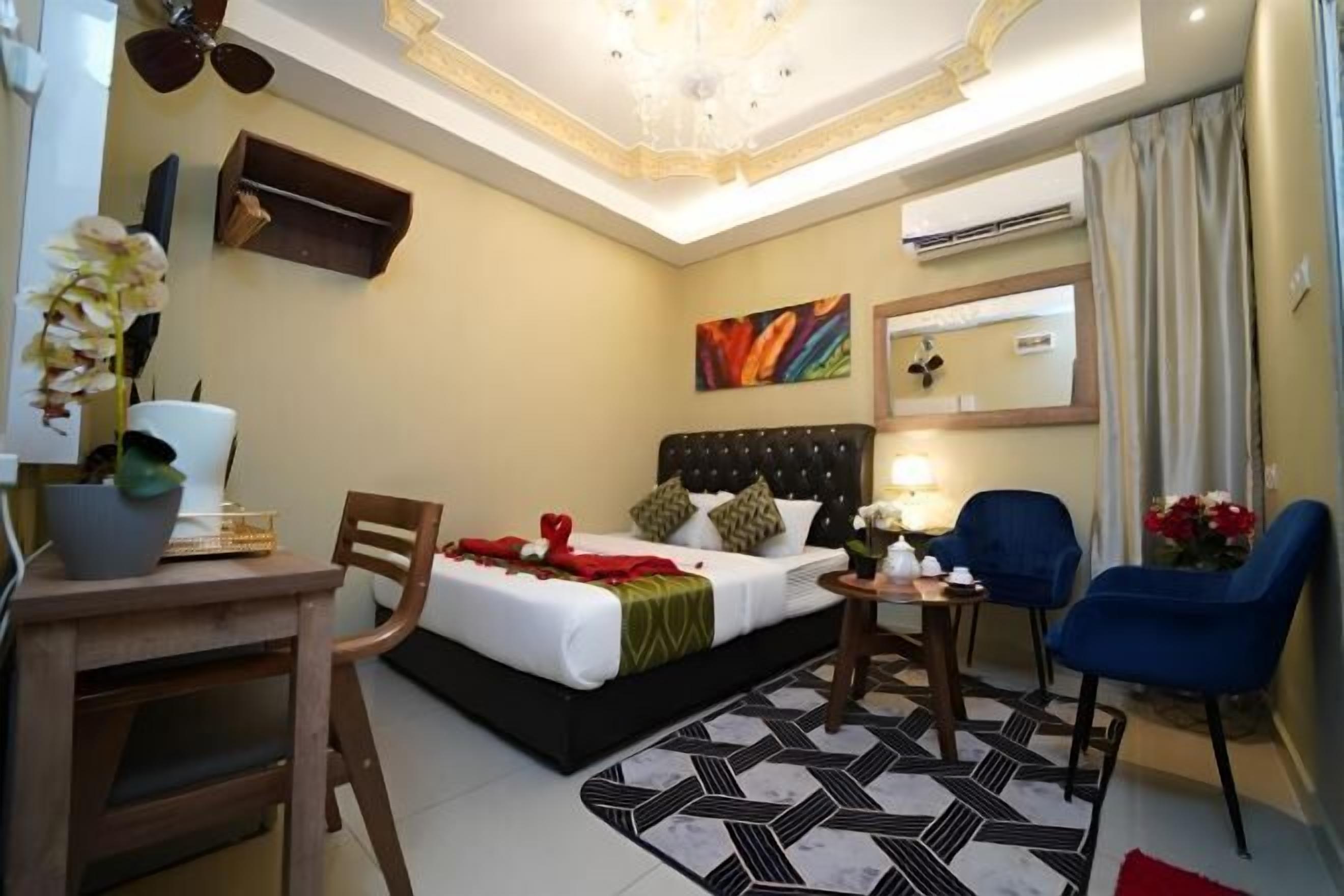 Meja, seterika/papan seterika, Wi-fi percuma 