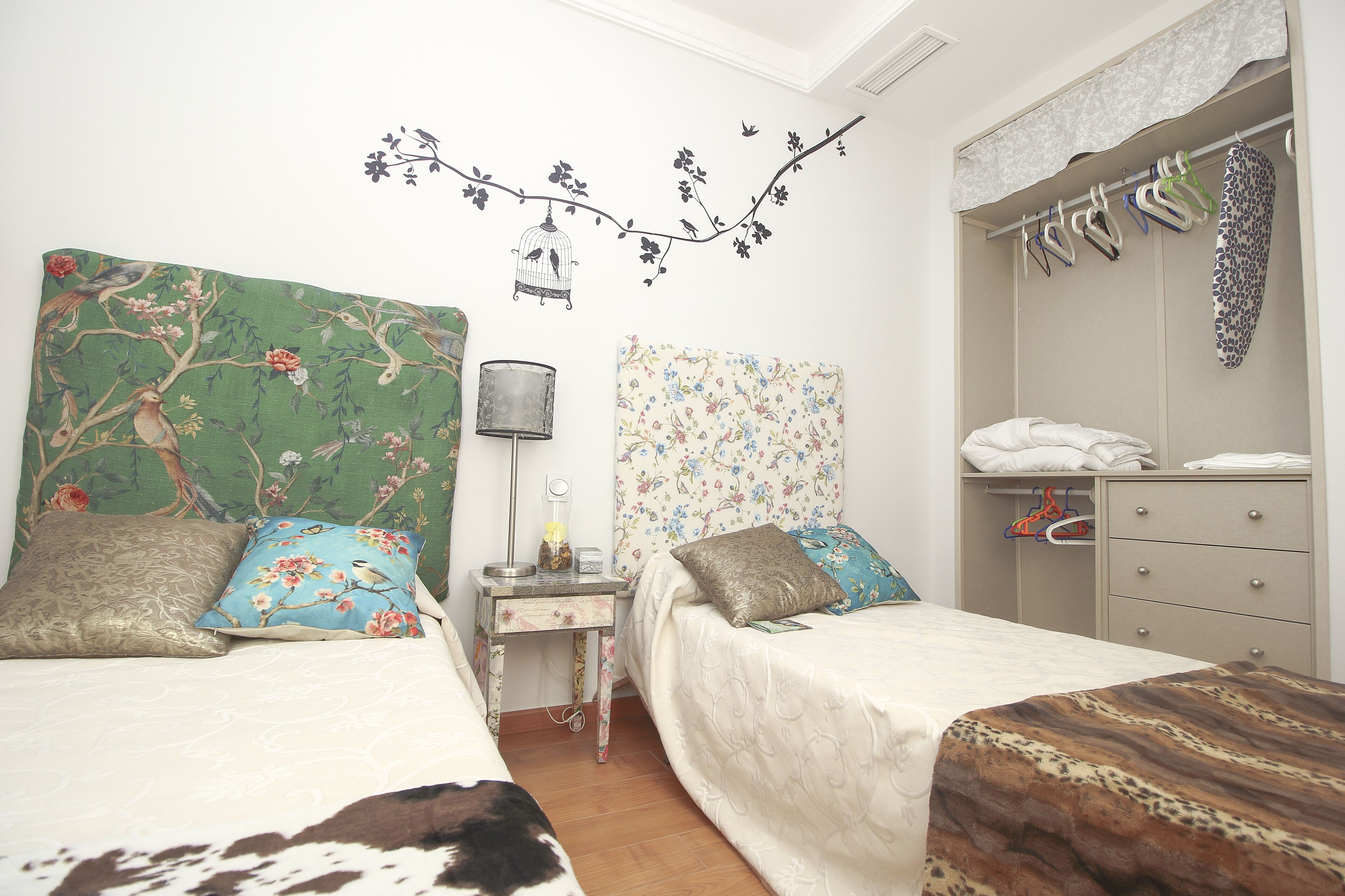 3 habitaciones, escritorio, tabla de planchar con plancha y wifi gratis 