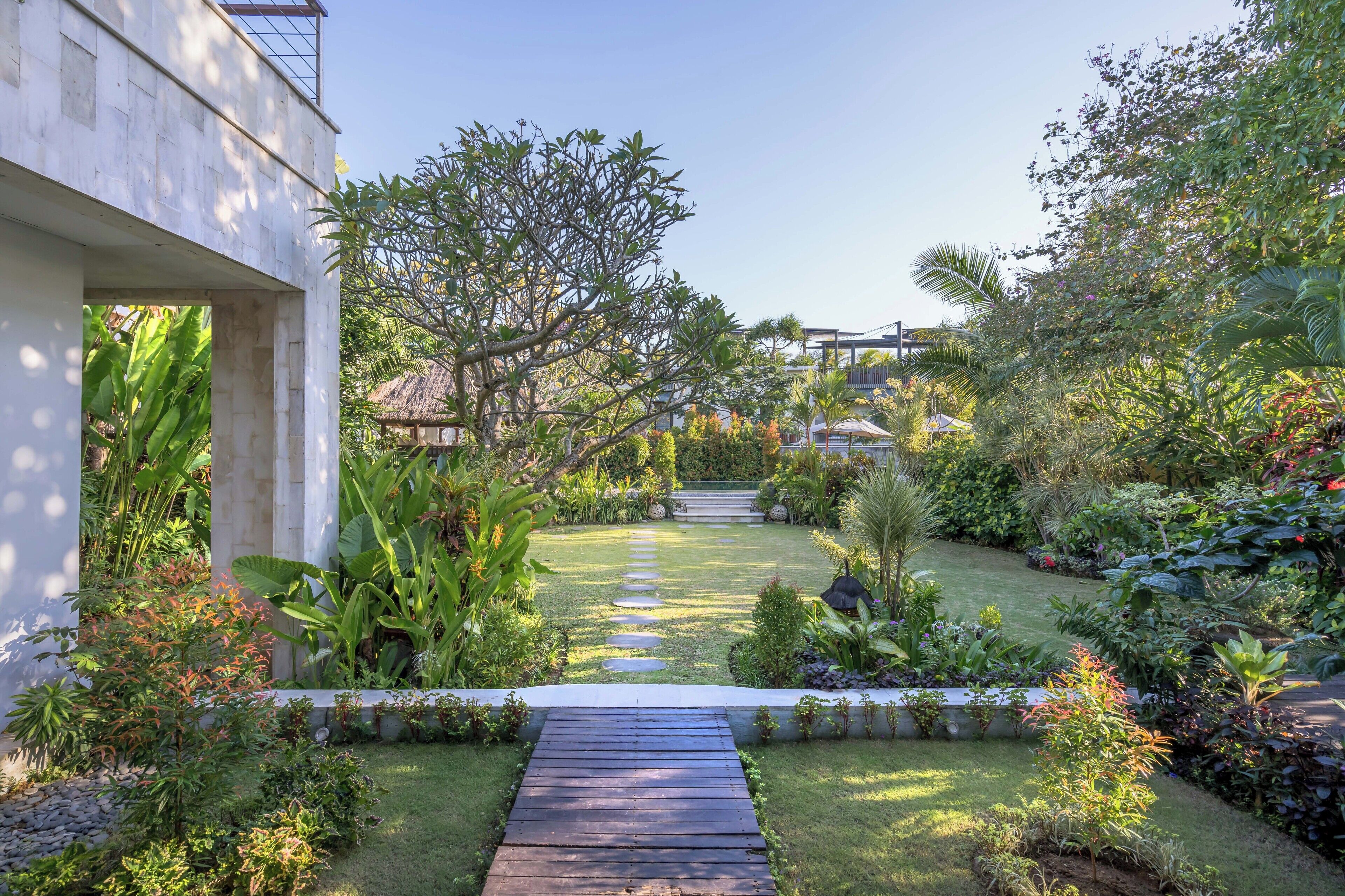 Villa, 7 Bedrooms | Garden view