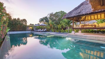 Outdoor pool, pool loungers