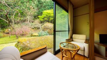 Standard Room (Japanese Western Style) | Dihias secara berasingan, dilengkapkan perabot secara berasingan, meja