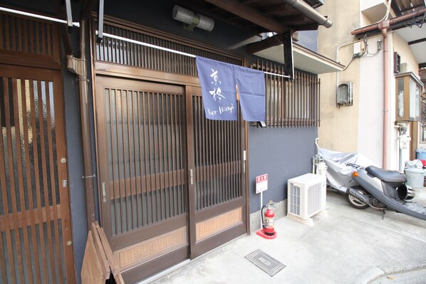 트래디셔널 타운홈, 침대(여러 개), 주방 | 숙박 시설 정면