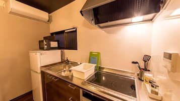 Fridge, microwave, stovetop, electric kettle