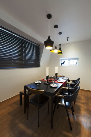 In-room dining - Tribear House 1 (Seoul)