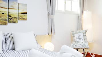 Family House | Free WiFi, bed sheets